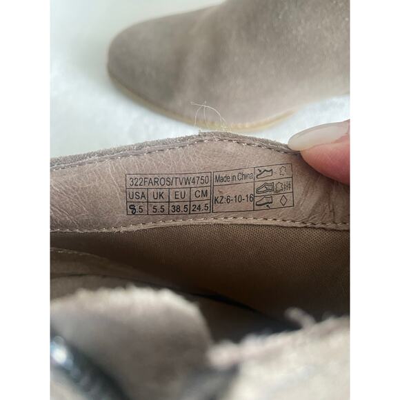 Vionic Ankle Booties Womens 8.5‎ Suede Fringe Heel Taupe Gold Studs Western - Picture 3 of 14